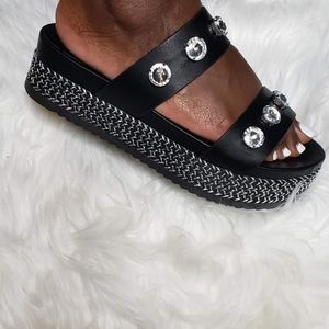 Black sandle